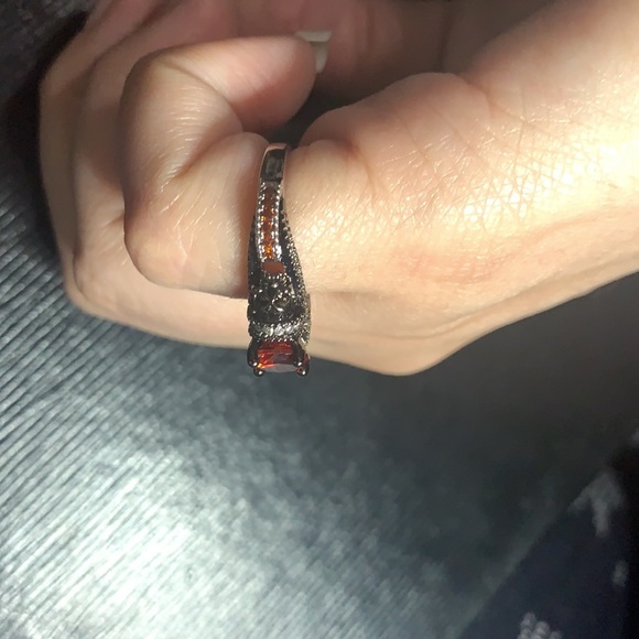 Skull ring with red white diamonds silver black red engagement unisex never used - Picture 3 of 8